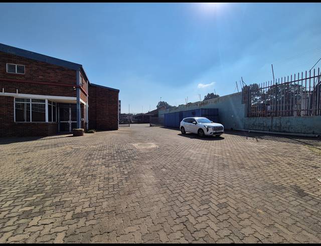 1,300M² WAREHOUSE FOR SALE IN KNIGHTS